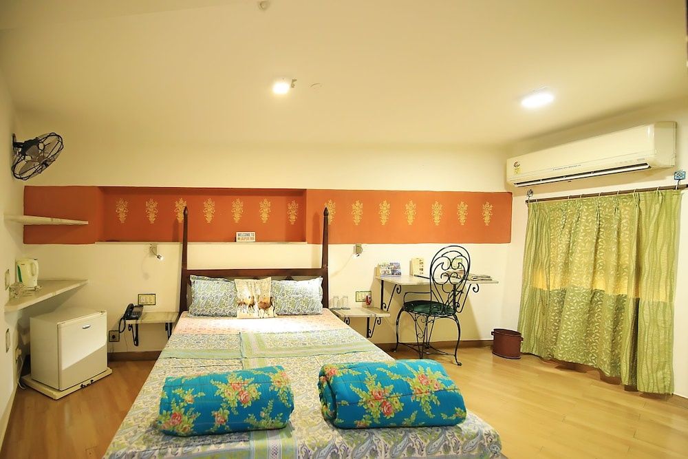 Jaipur Inn Deluxe Room 11