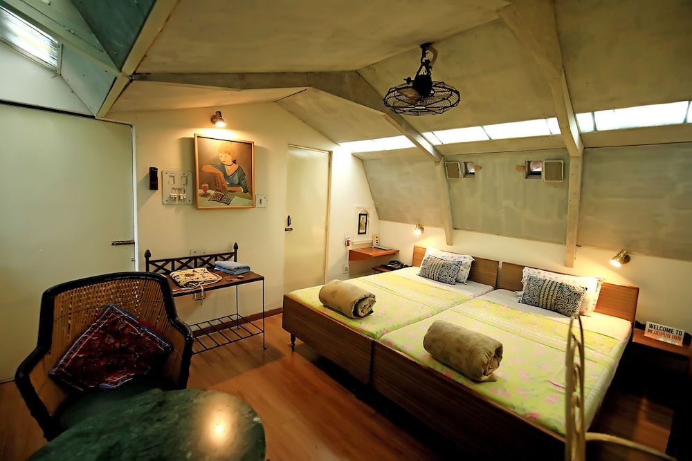 Jaipur Inn Deluxe Room 29
