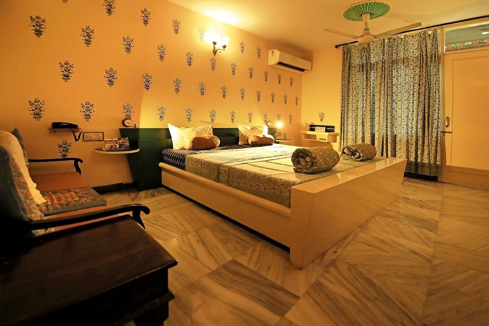 Jaipur Inn Deluxe Room 24