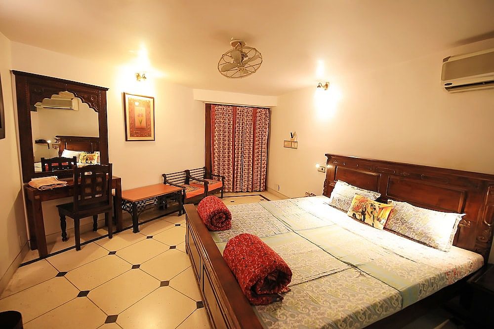 Jaipur Inn Deluxe Room 25