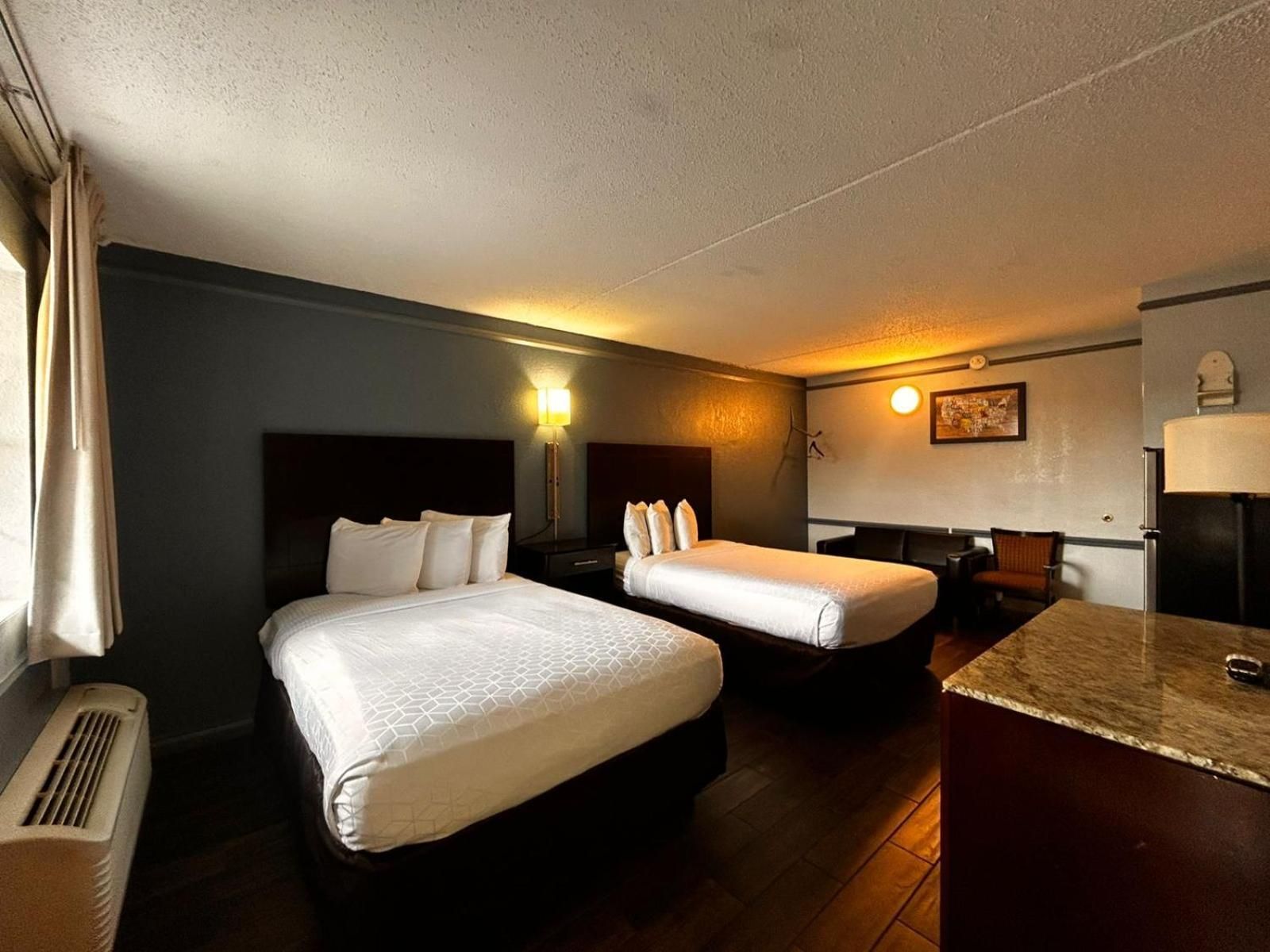 2 Queen Bed
