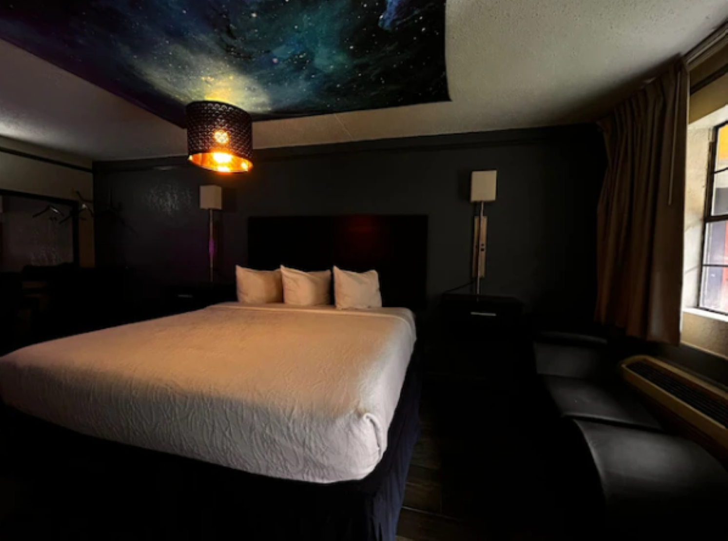1 King Bed Non-Smoking, Micfridge