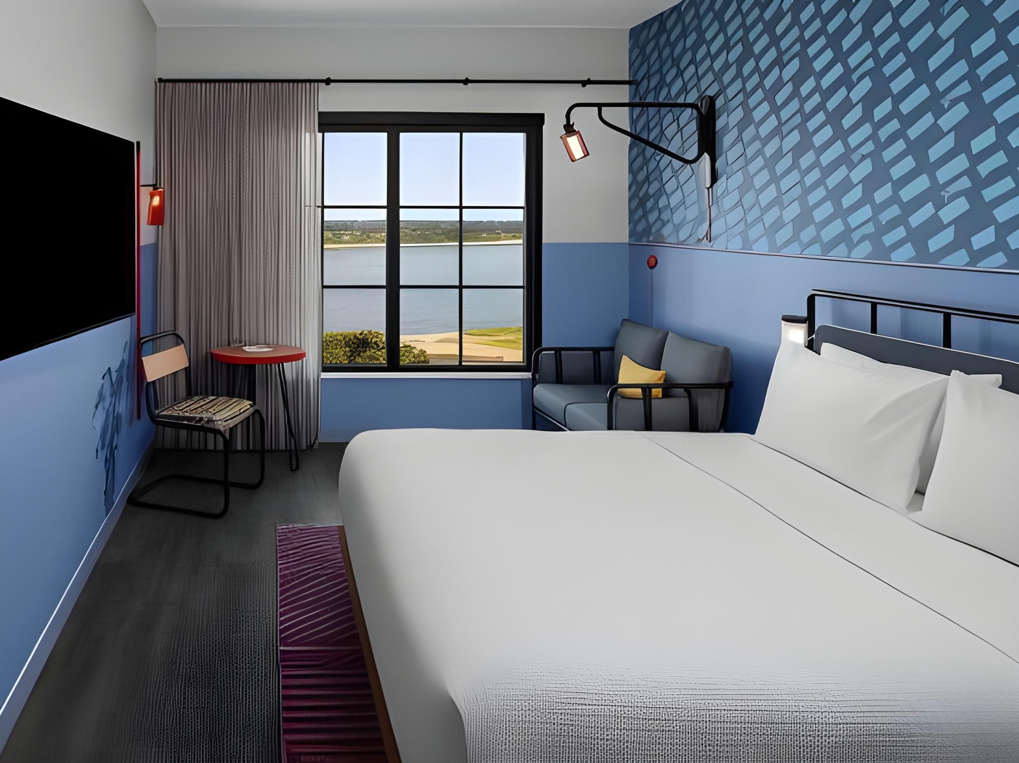 1 King Bed Deluxe
