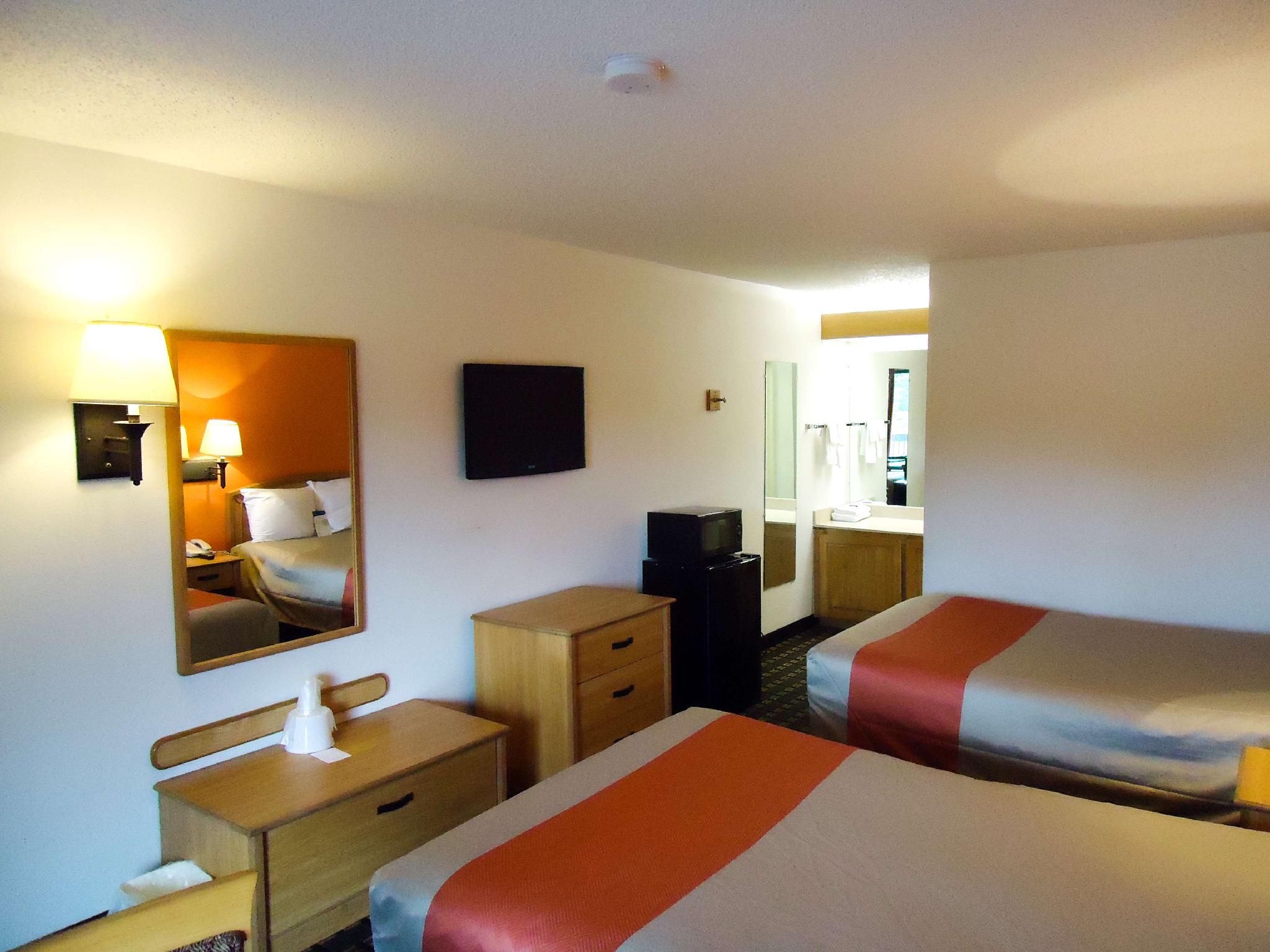 2 Full Beds | Smoking