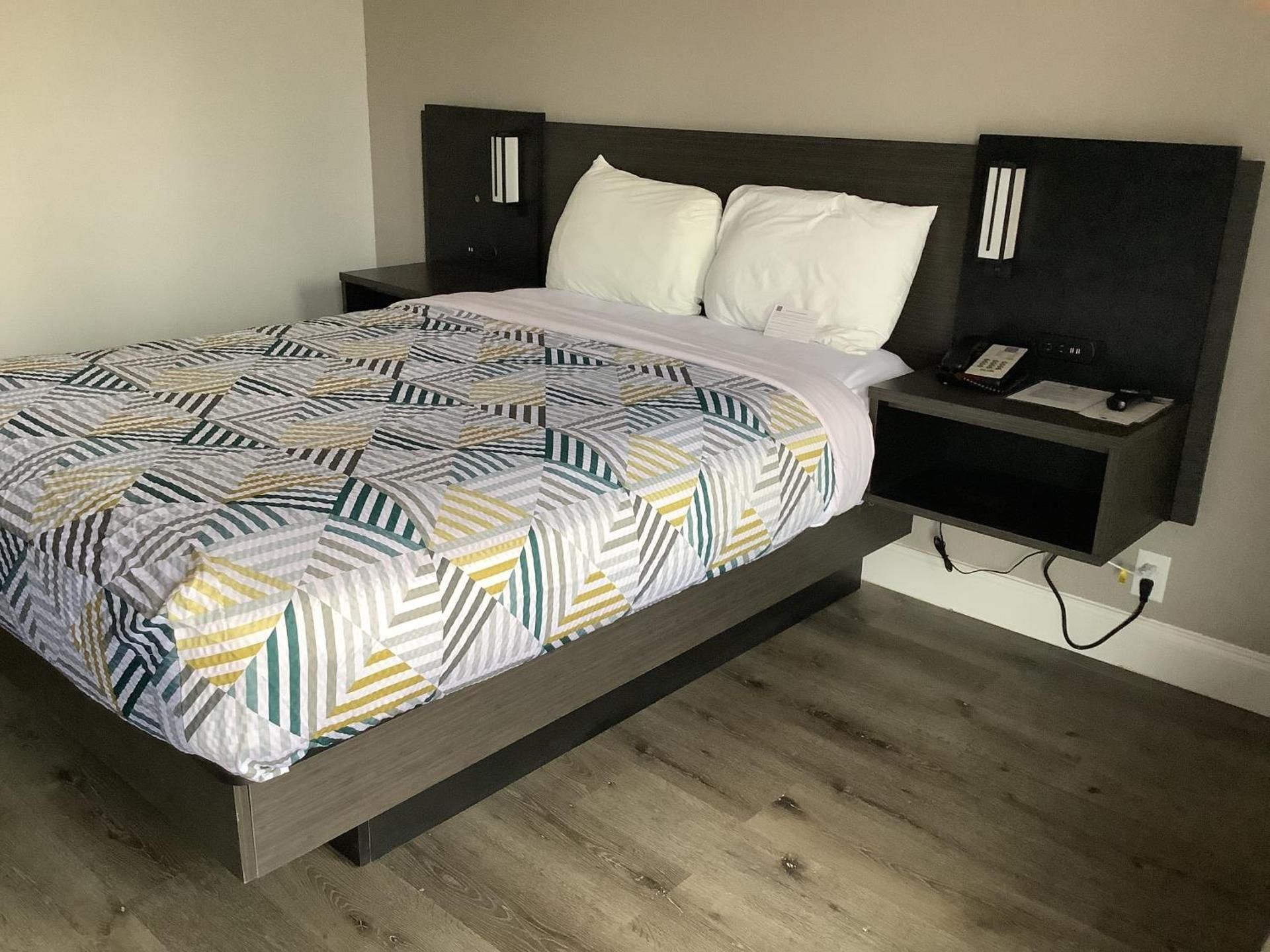 1 Full Bed | Smoking