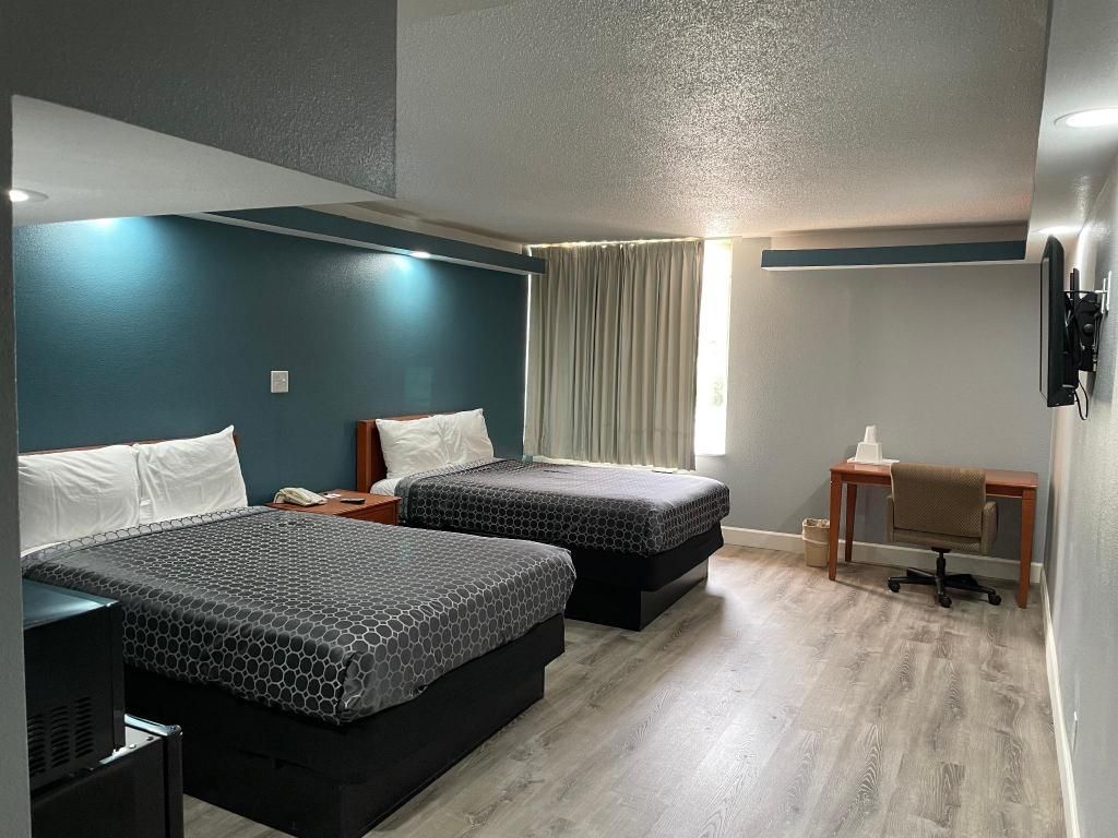 2 Double Beds Non Smoking