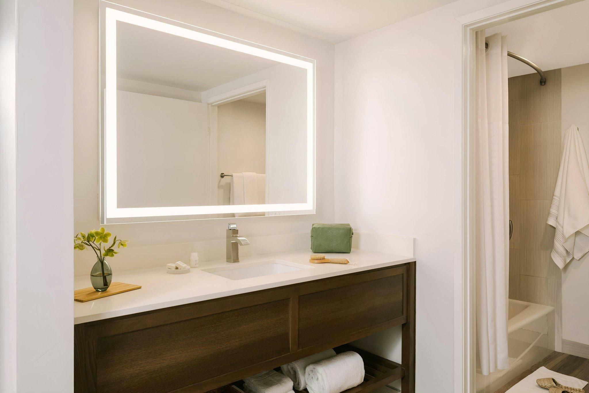 Guest room, 1 Queen, Balcony