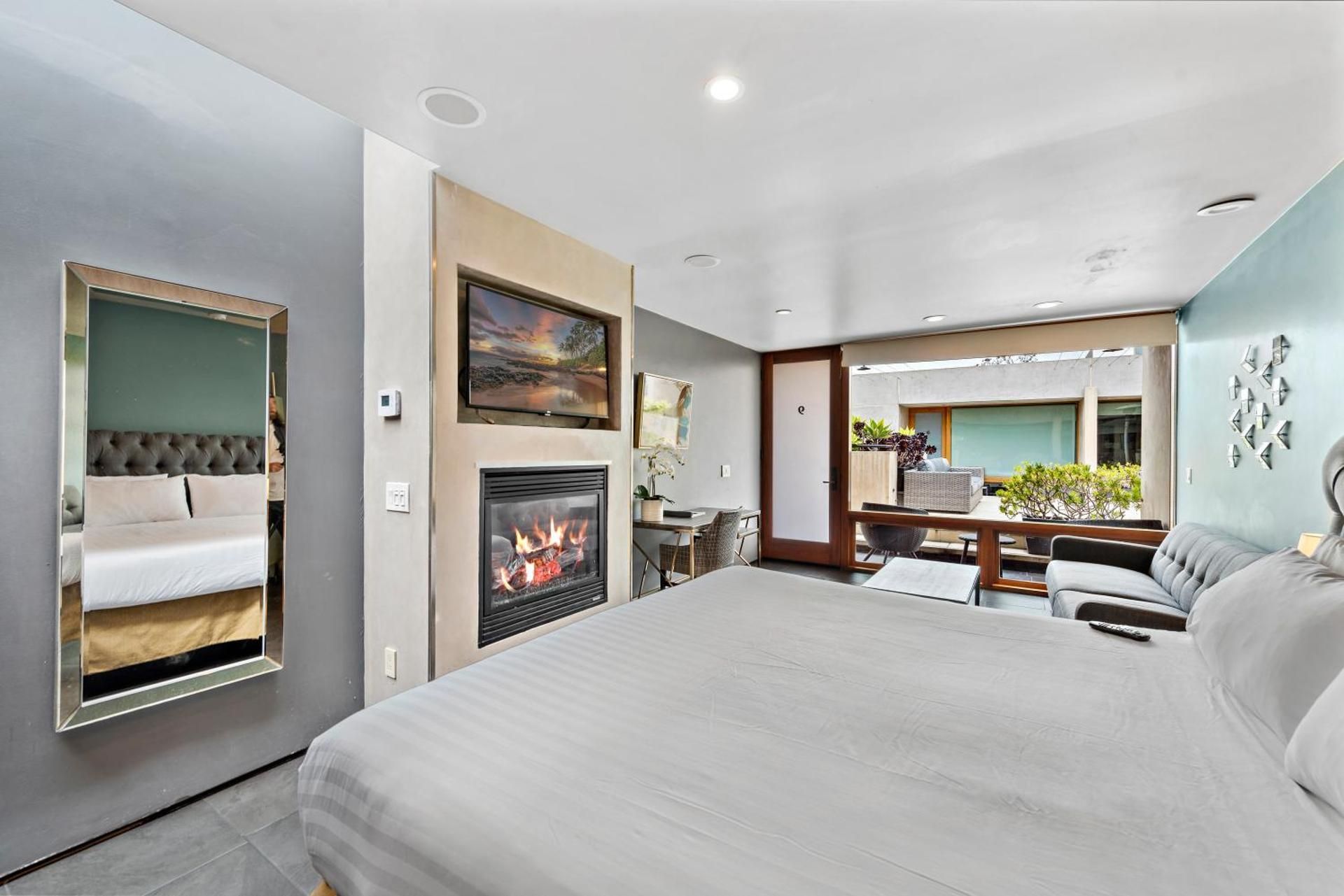 Deluxe King Room