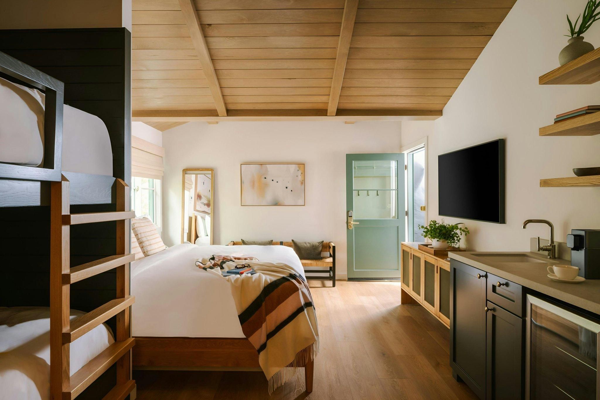 Guest room, 1 King or 2 Twin bunk