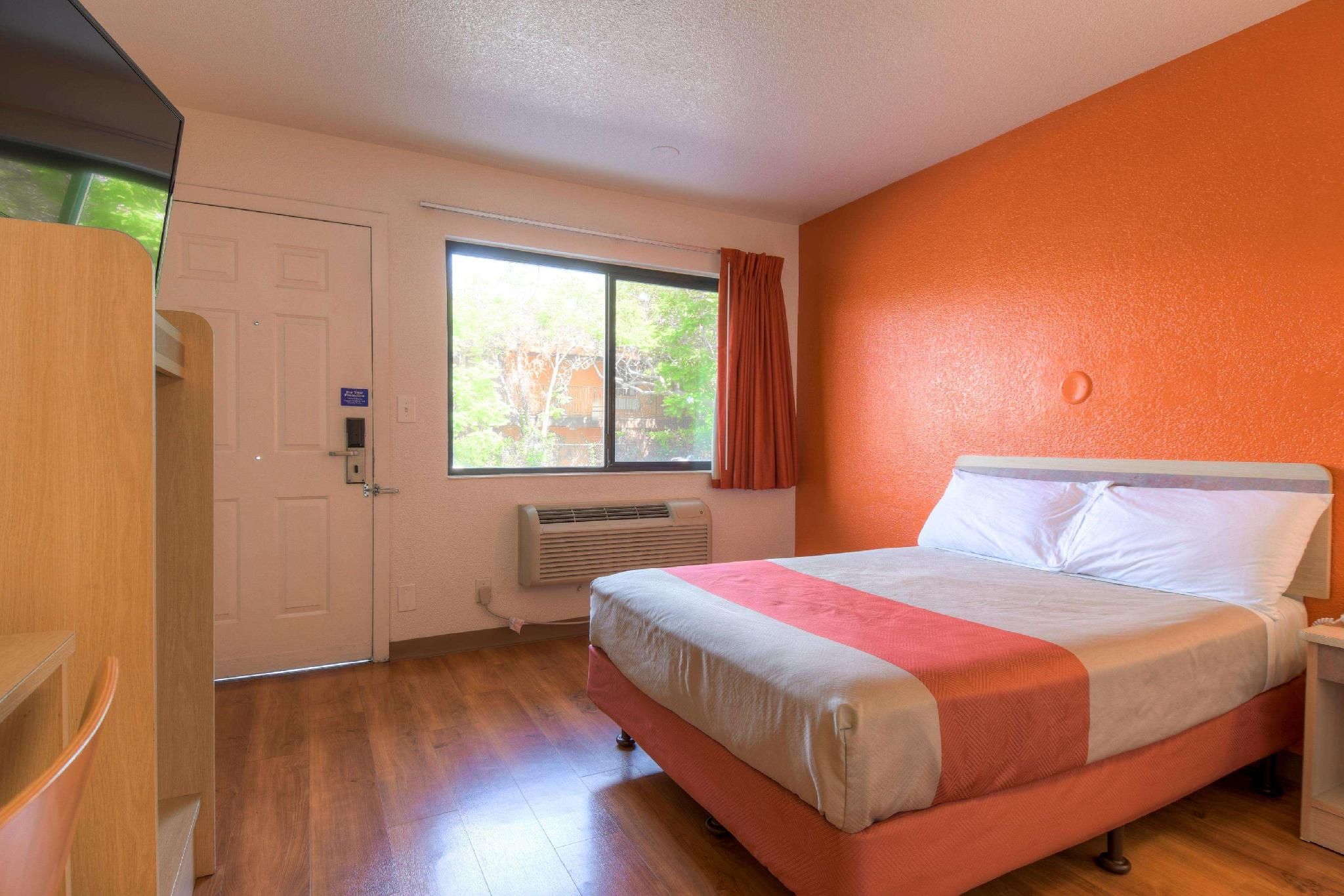 1 Queen Bed | Mini Fridge