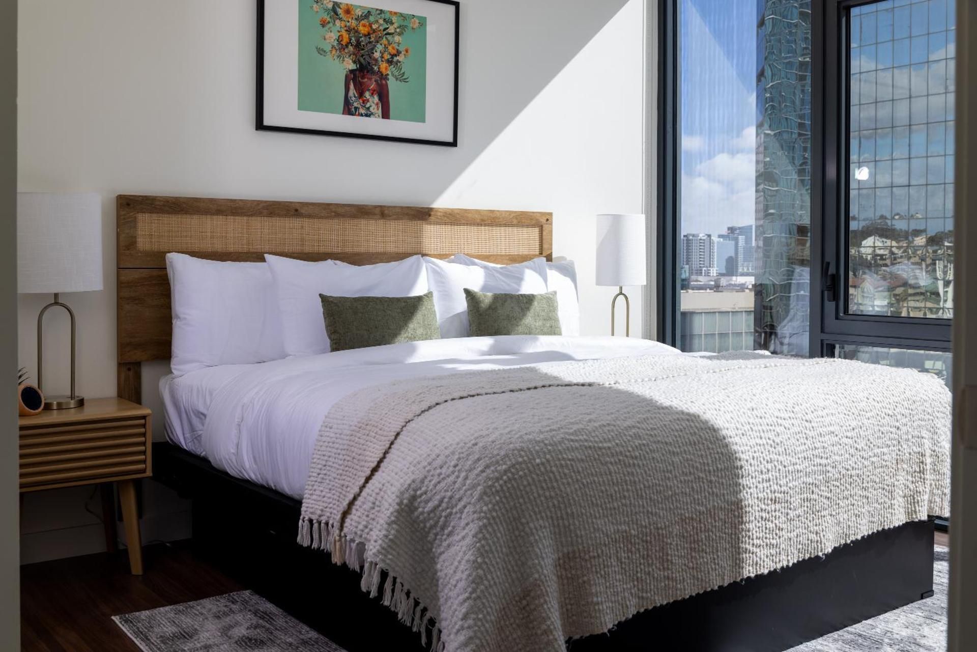 One-Bedroom Apartment (Self Check-in with Virtual Front Desk)