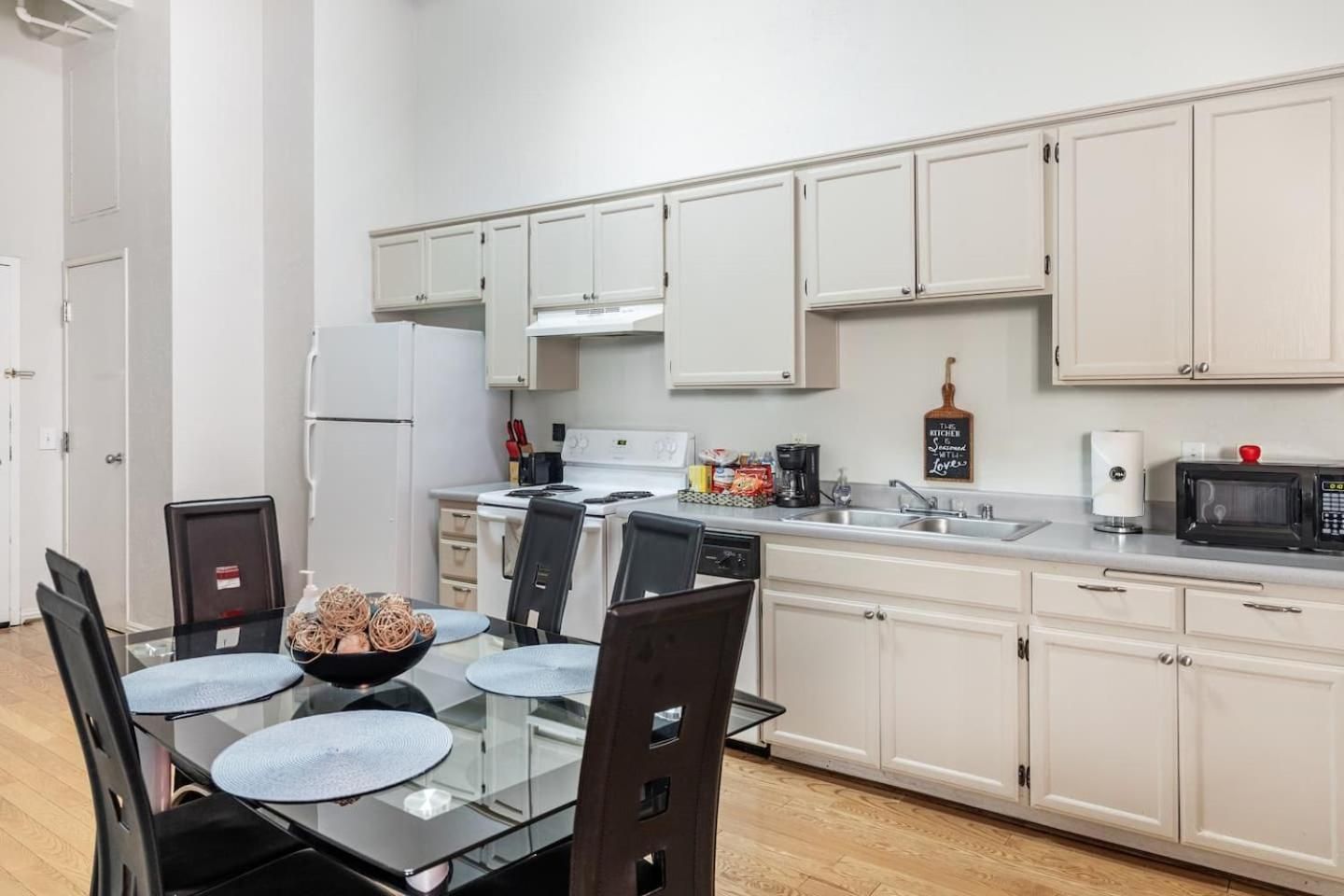 Gaslamp 2bdrm - W Parking & 4 Beds #204