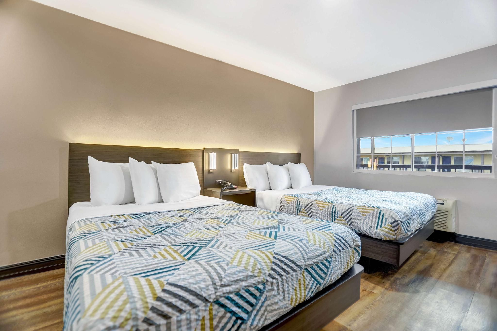 2 Full Beds | Mobility Accessible Tub Nsmk