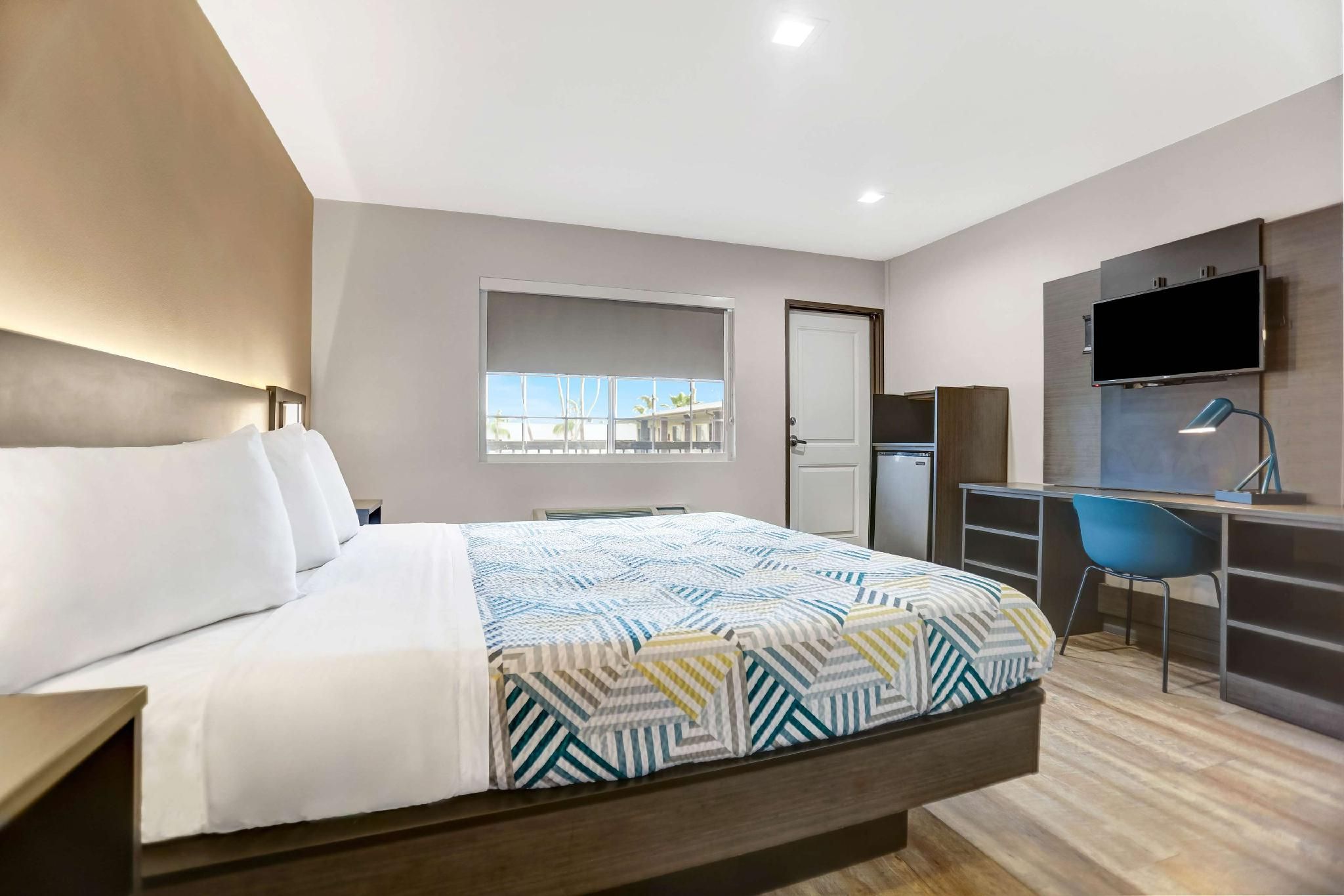 1 King Bed | Mobility Accessible Tub, Nsmk
