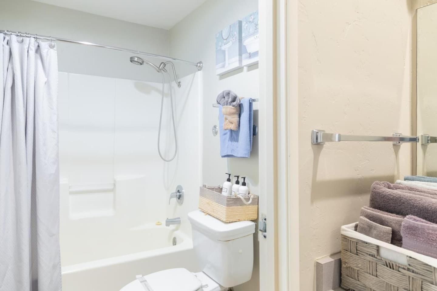 Deluxe Queen Suite