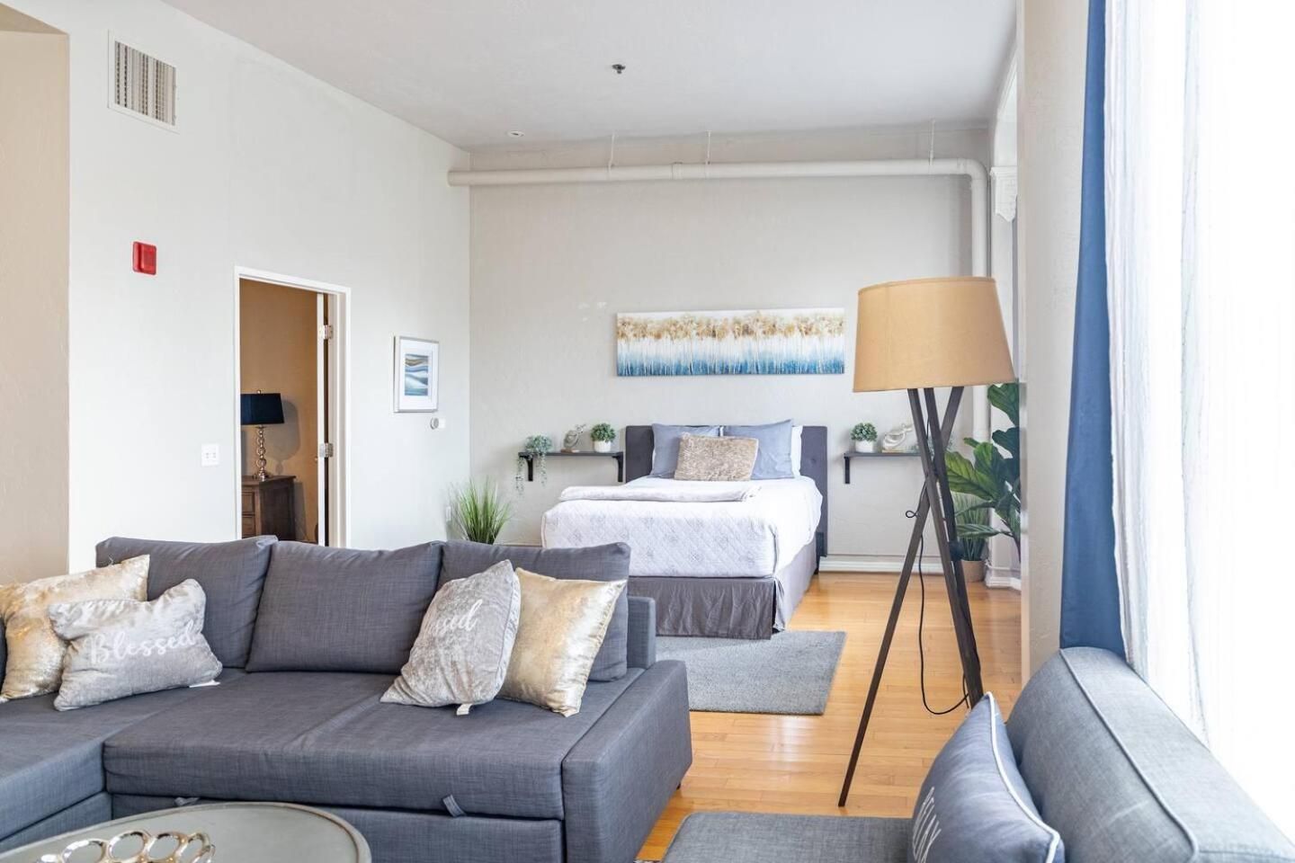 Deluxe Queen Suite