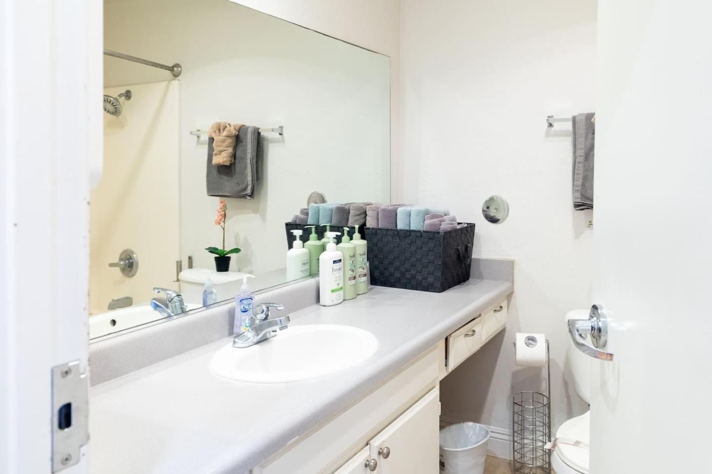 Deluxe Queen Suite