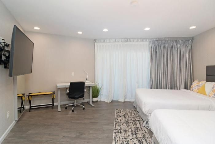 shared lounge/tv area