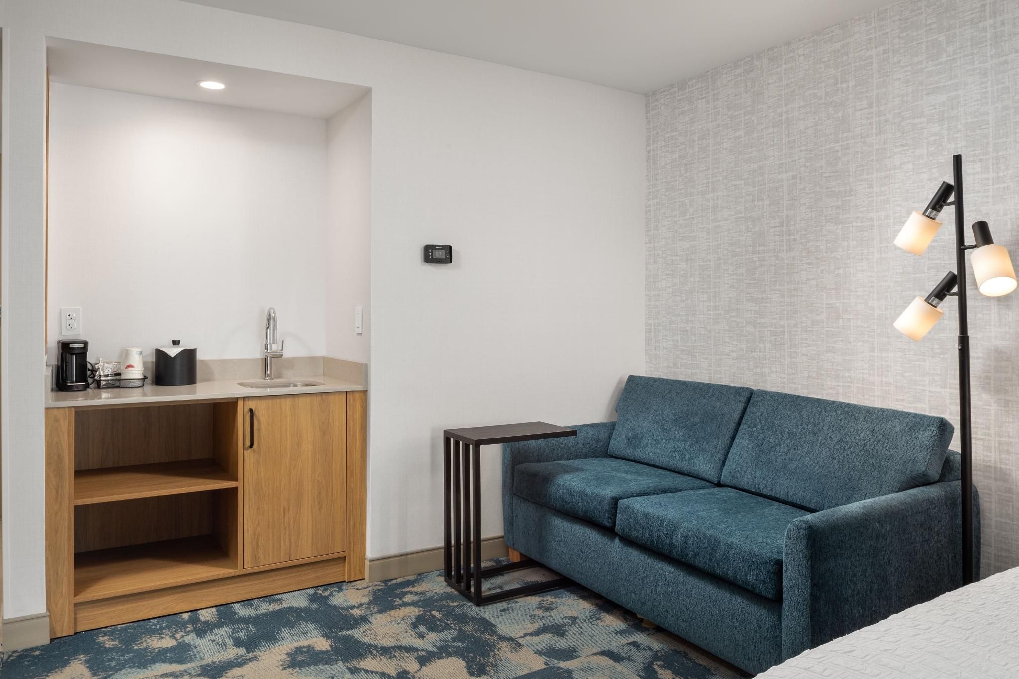 2 Queen Beds Hearing Access Studio Suite