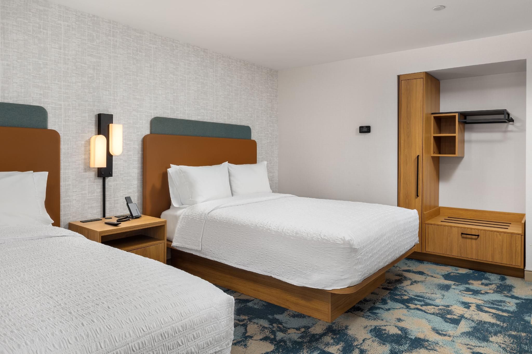 2 Queen Beds Shower Only