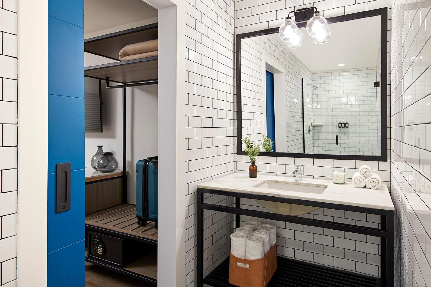 The Shoal Hotel La Jolla Beach Deluxe King Room 3