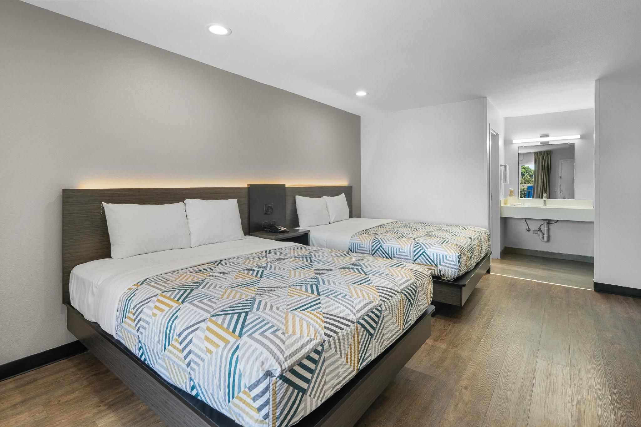 2 Queen Beds | Non-Smoking, Micfridge