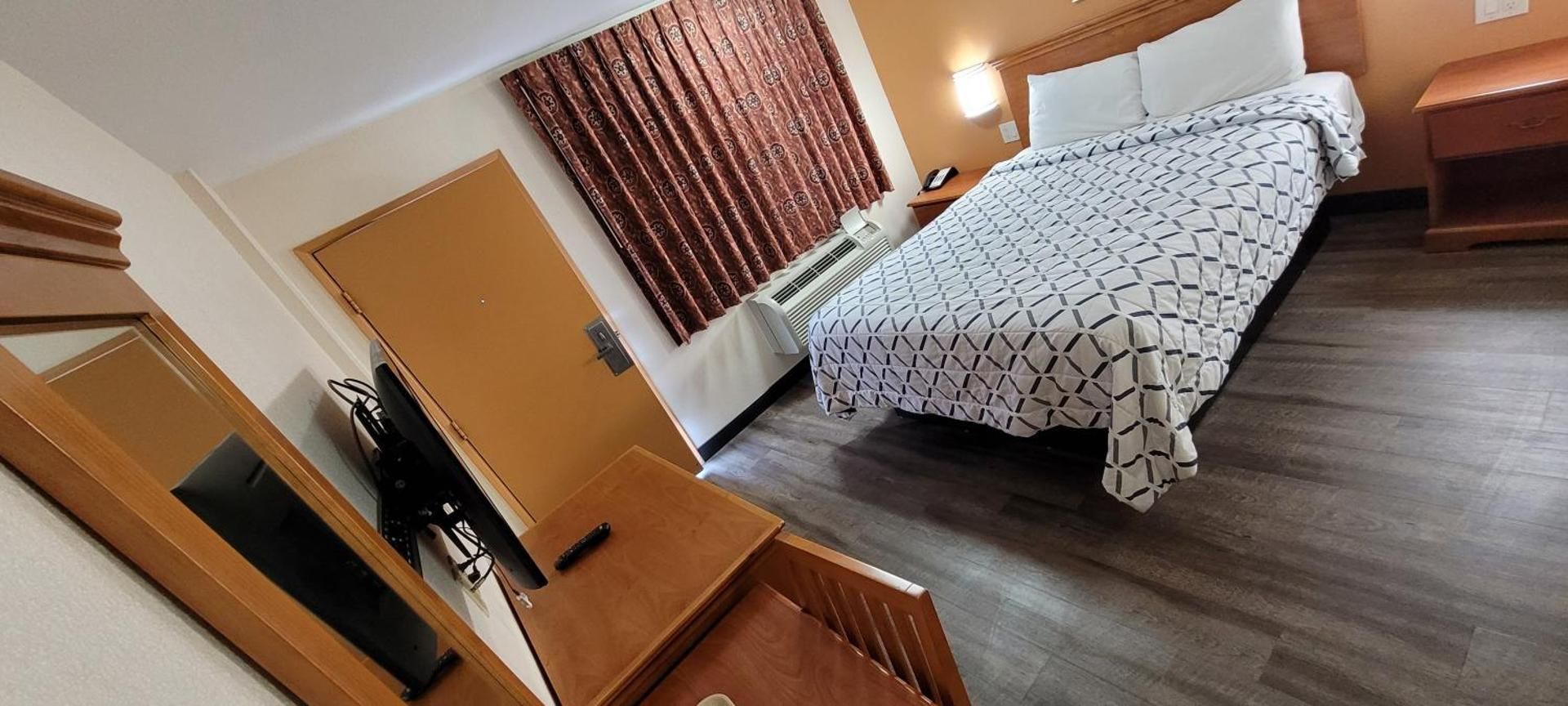 Standard Queen Room