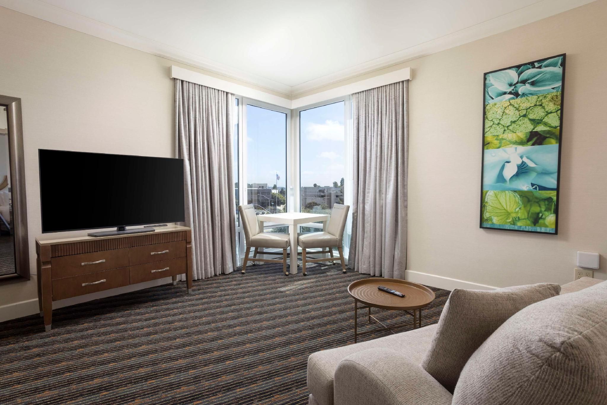 1 King Two Room Premier Suite Balcony