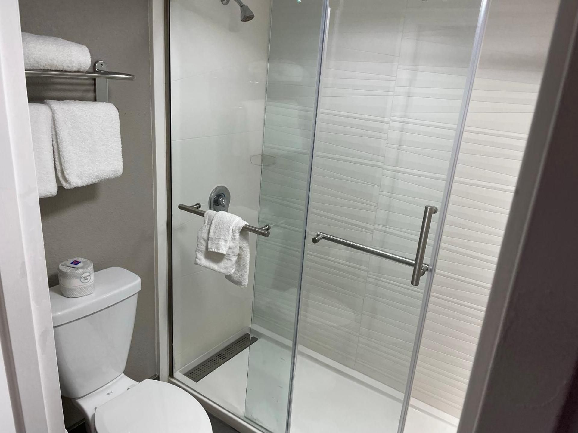 King Room with Roll-in Shower - Disability Access - Non-Smoking