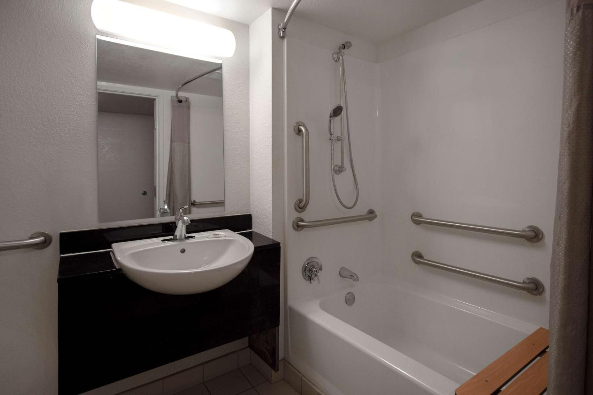 Double Room - Disability Access - Roll In Shower