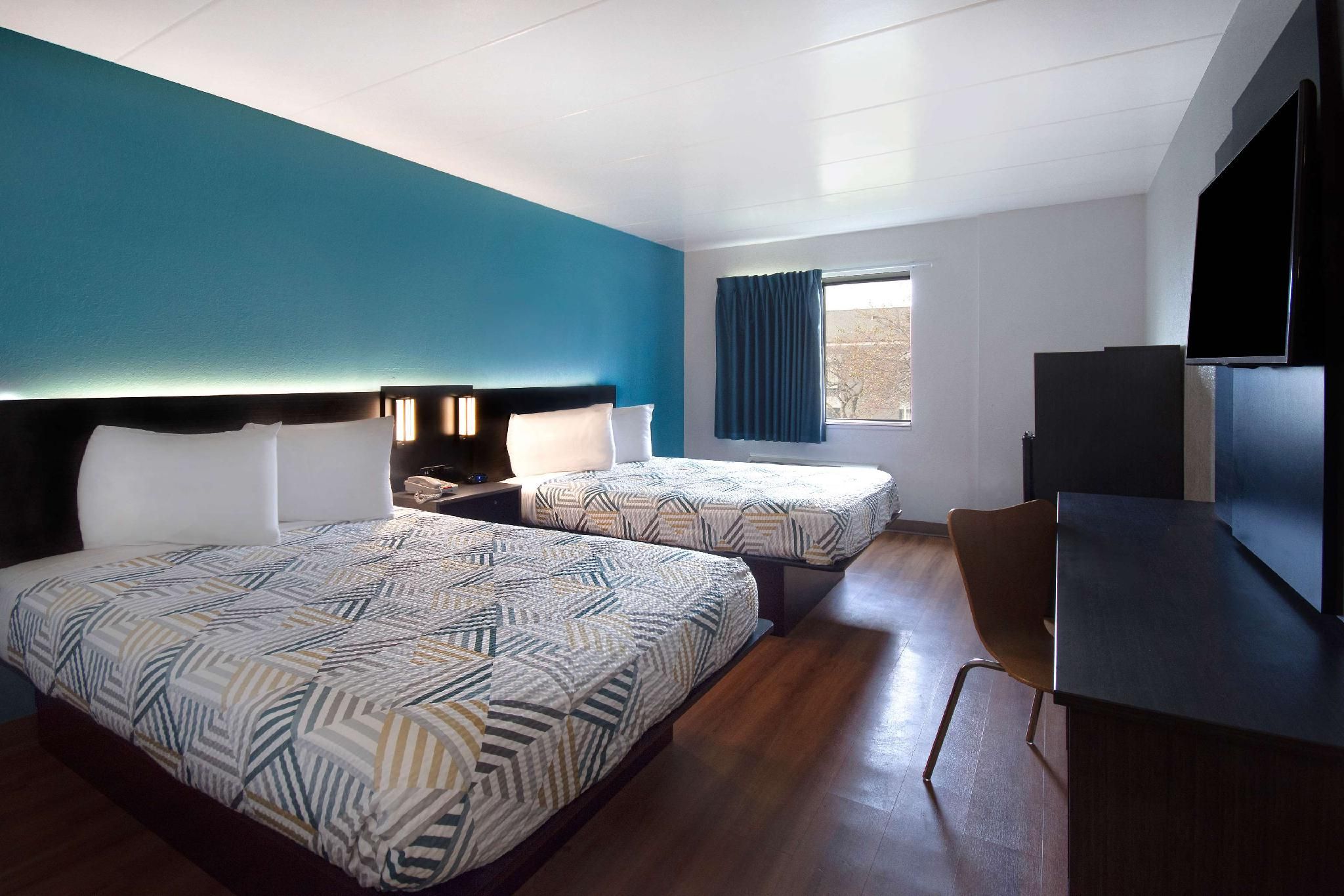 2 Queen Beds | Micfridge