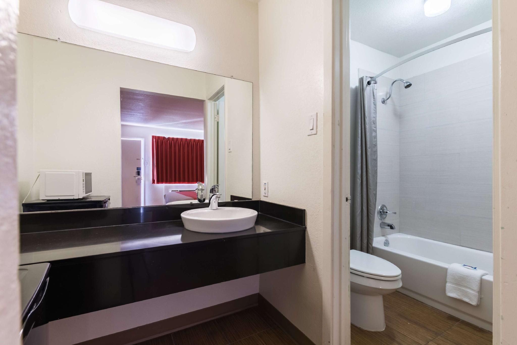 Motel 6 Stephenville, TX 2 Full Beds | Non-Smoking 3