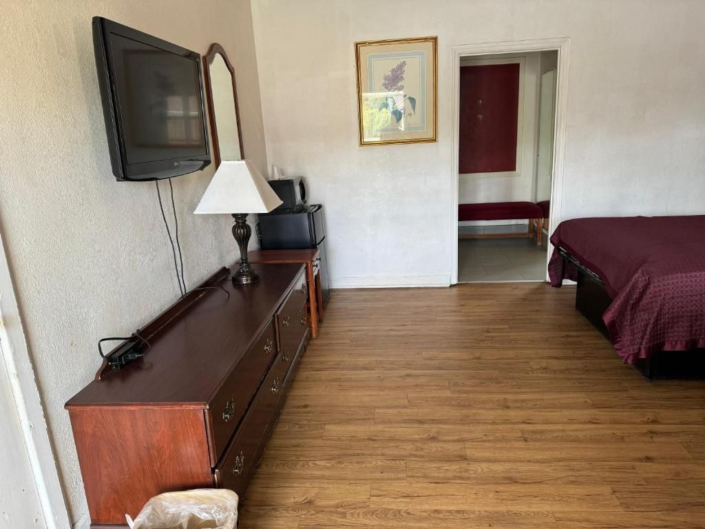 2 Double Beds