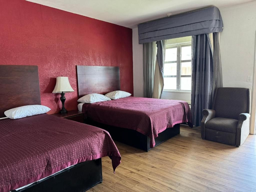 2 Double Beds
