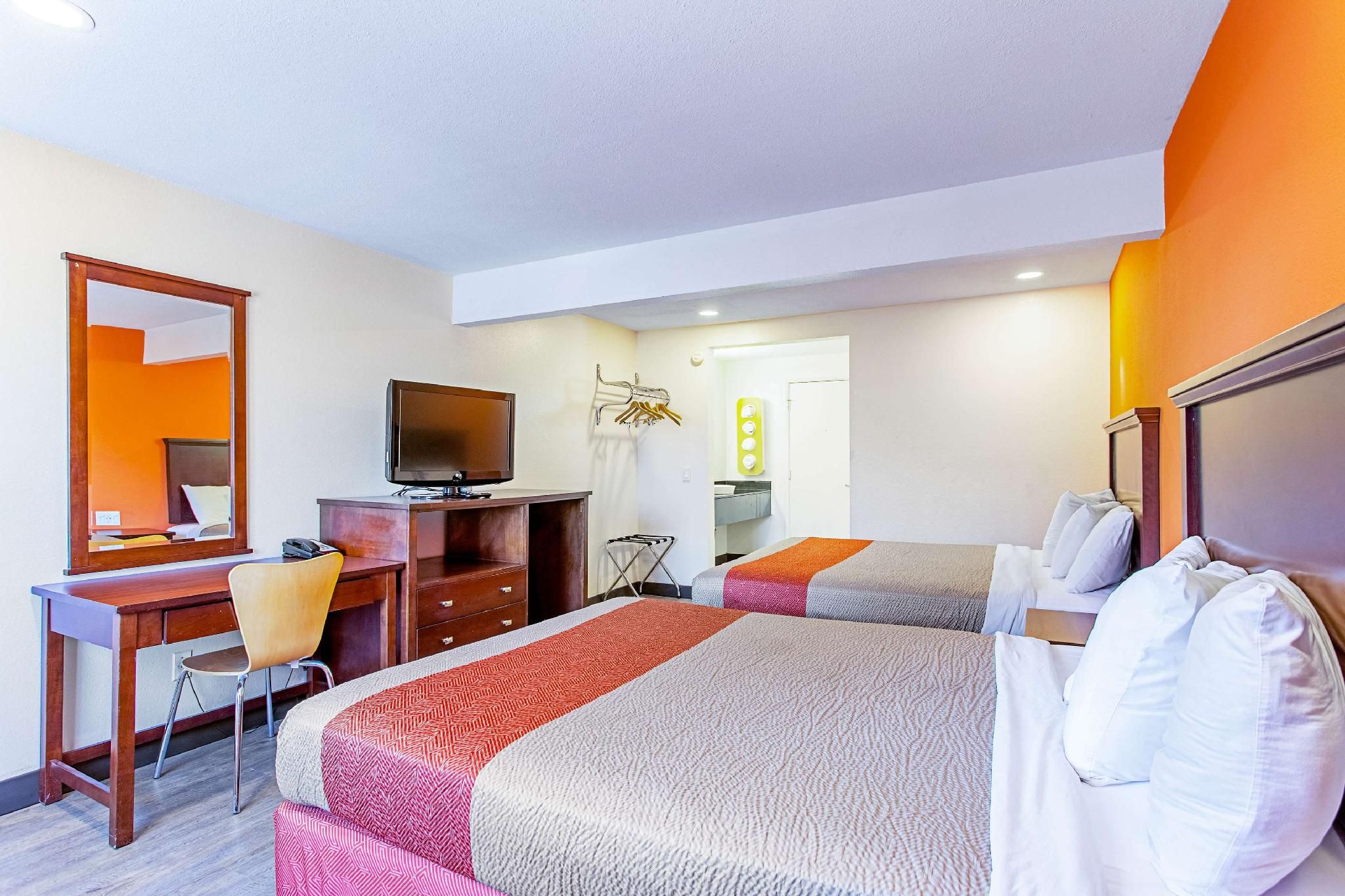 2QBs | Non-Smoking, Micfridge