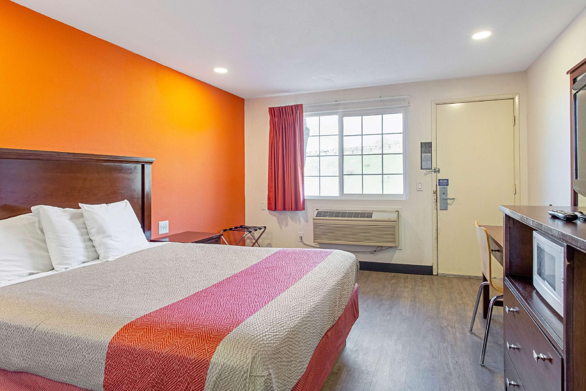 Motel 6 Pendleton, OR - West QB | Non-Smoking, Micfridge