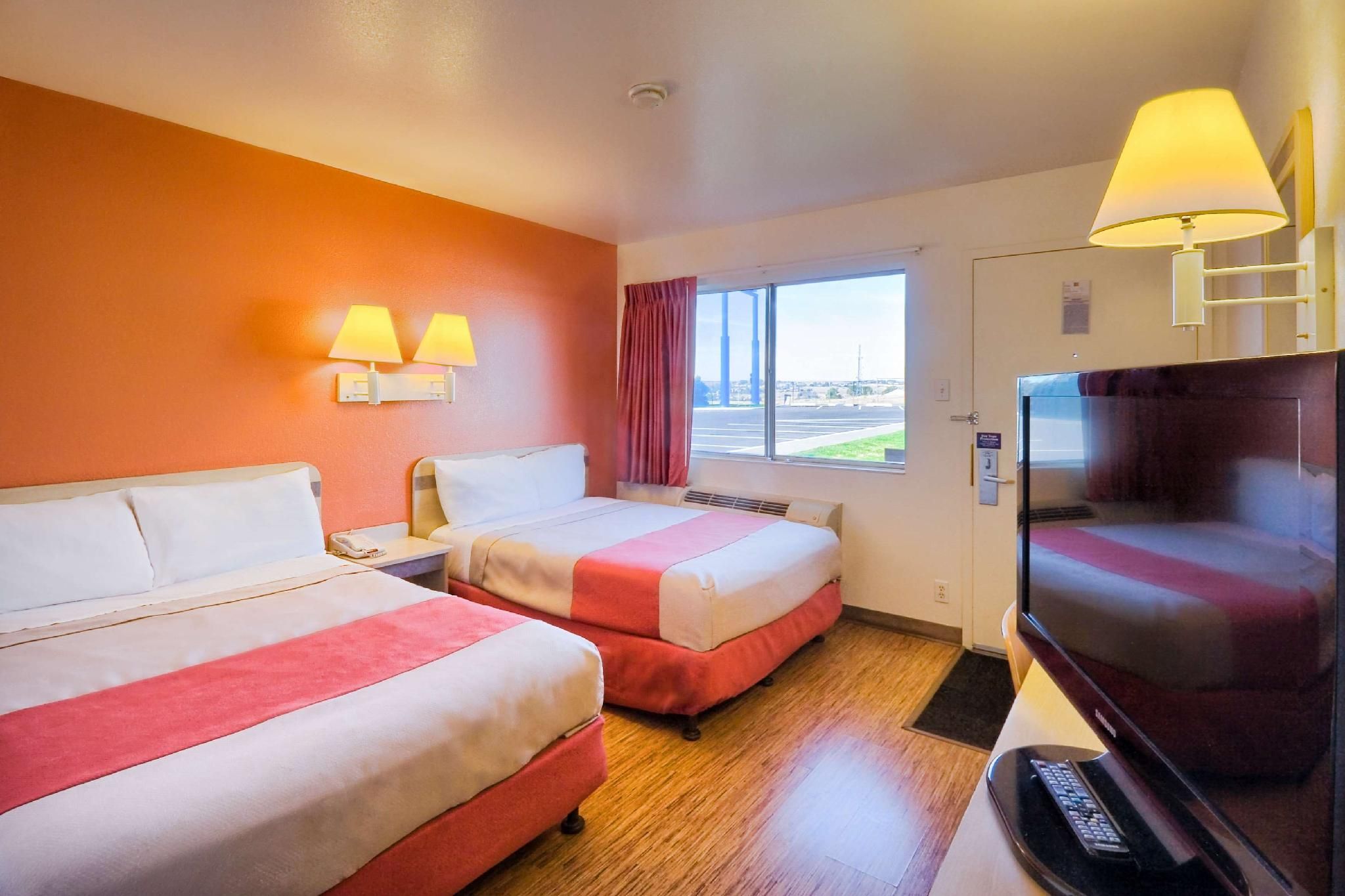 Motel 6 Pendleton, OR 2 Queen Beds | Micfridge 2