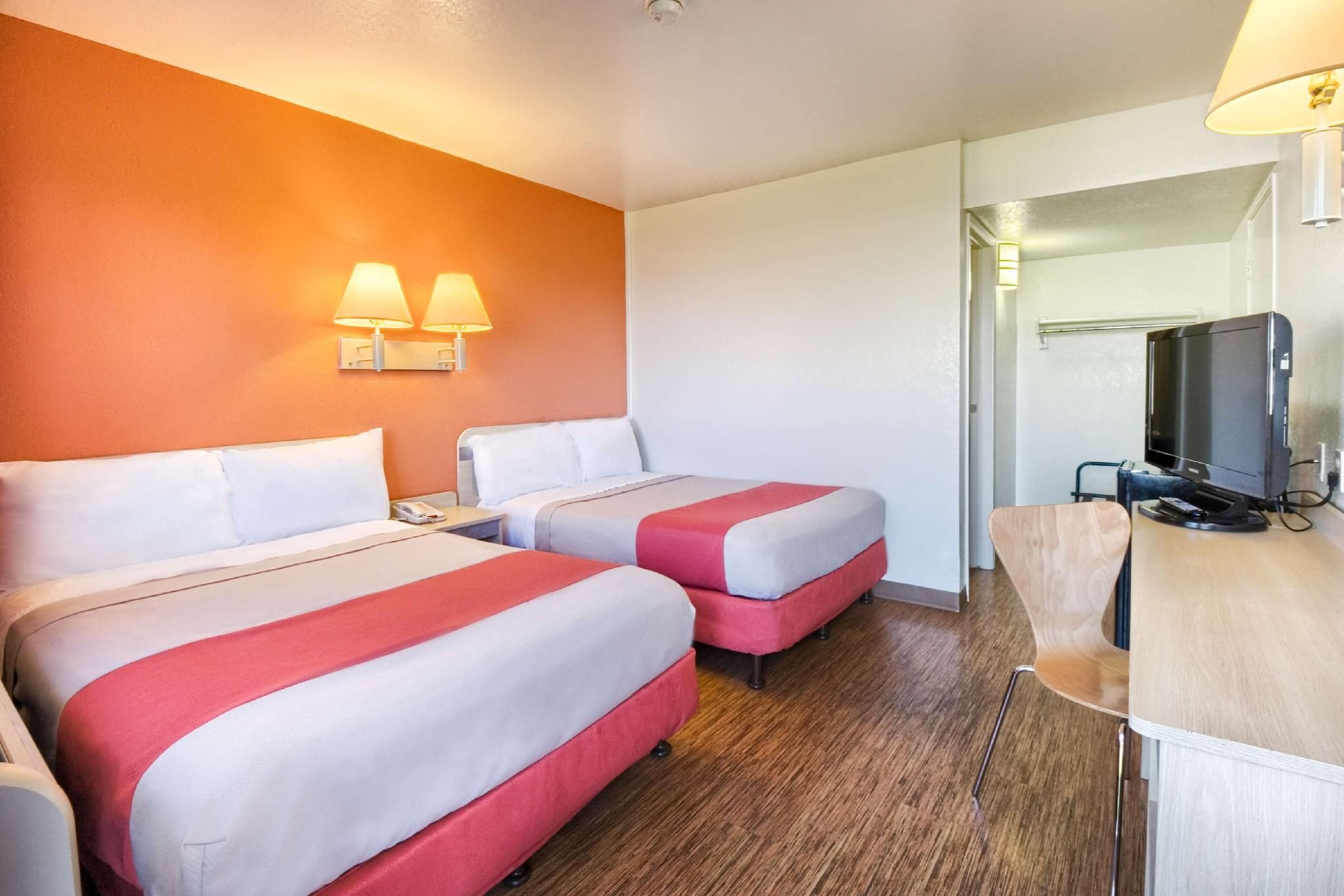 Motel 6 Pendleton, OR 2 Queen Beds | Micfridge