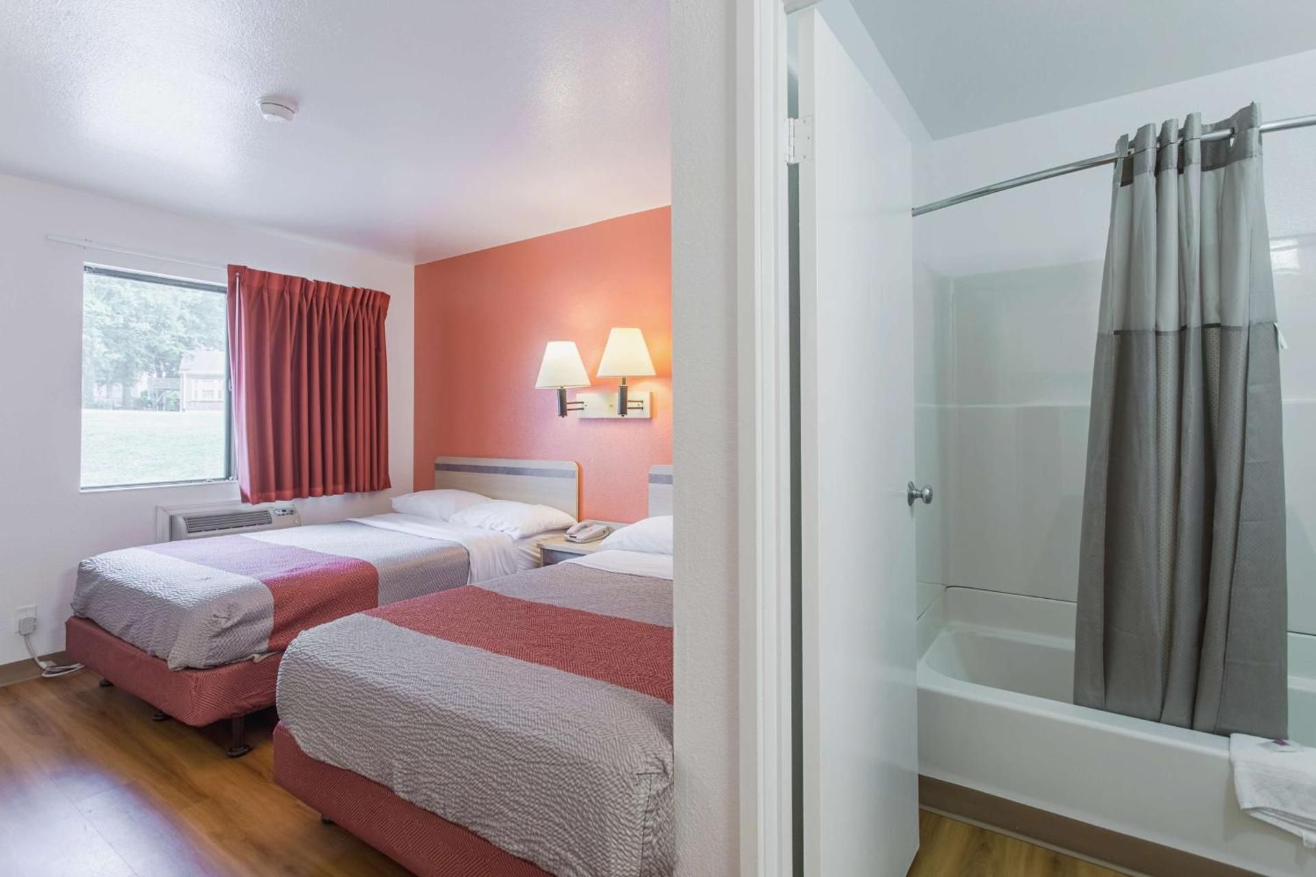 Motel 6 Goodlettsville, TN - Nashville 2 Full Beds |