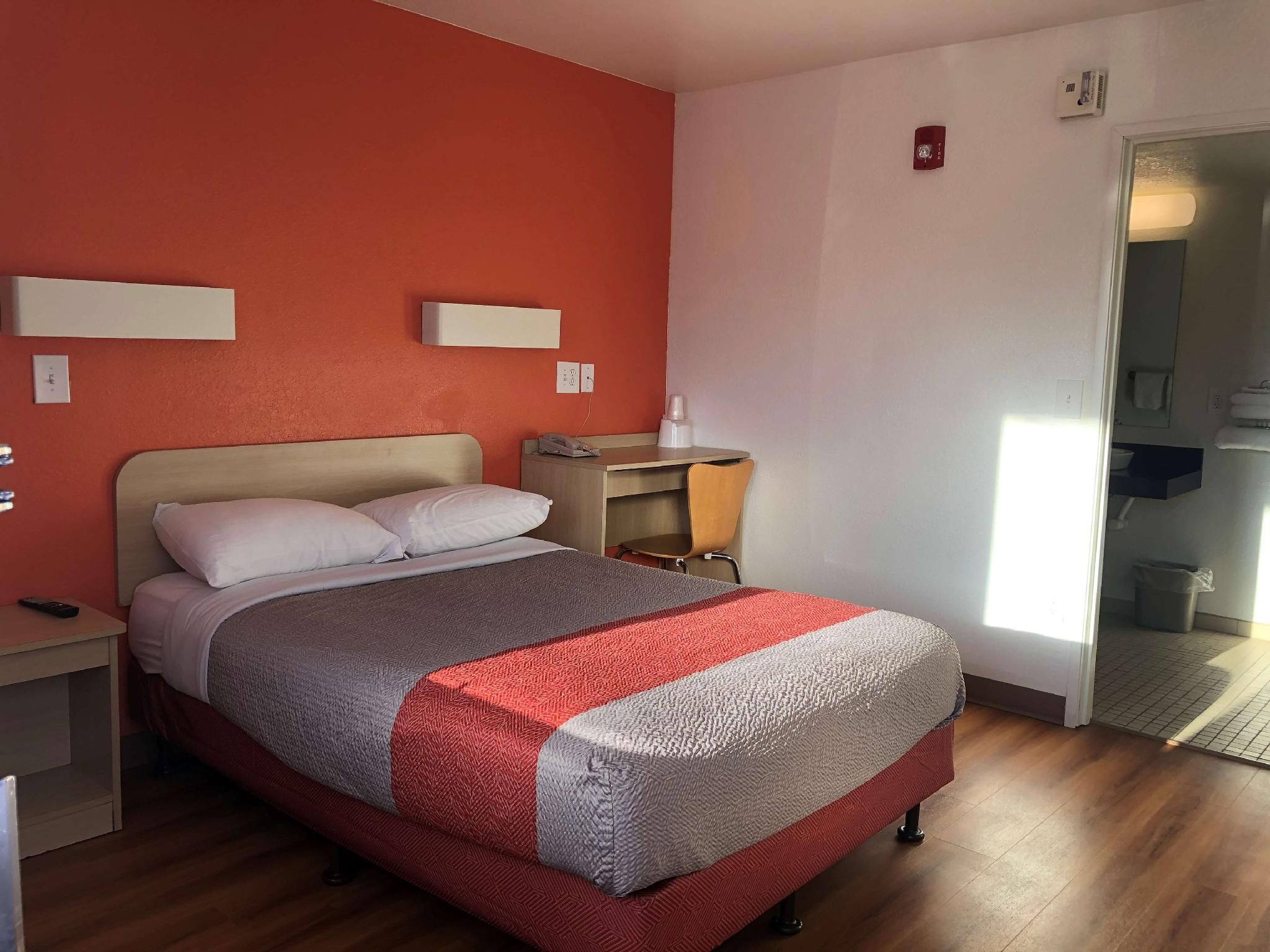1 Full Bed | ADA/Tub