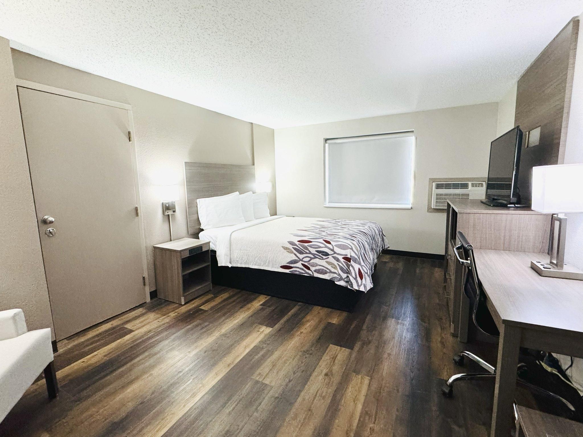 Deluxe 1 Queen Bed Non-Smoking