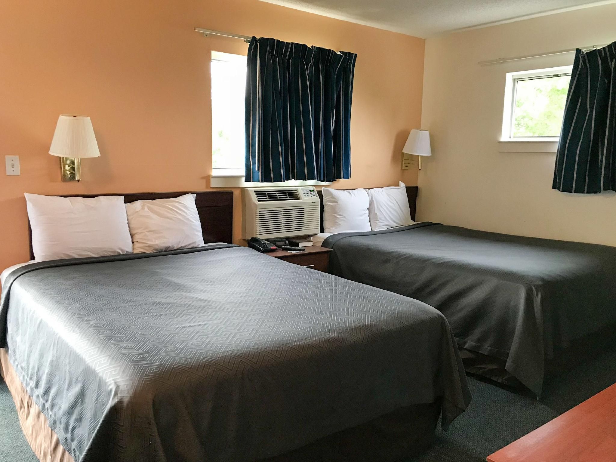 Deluxe Queen Room - Non-Smoking