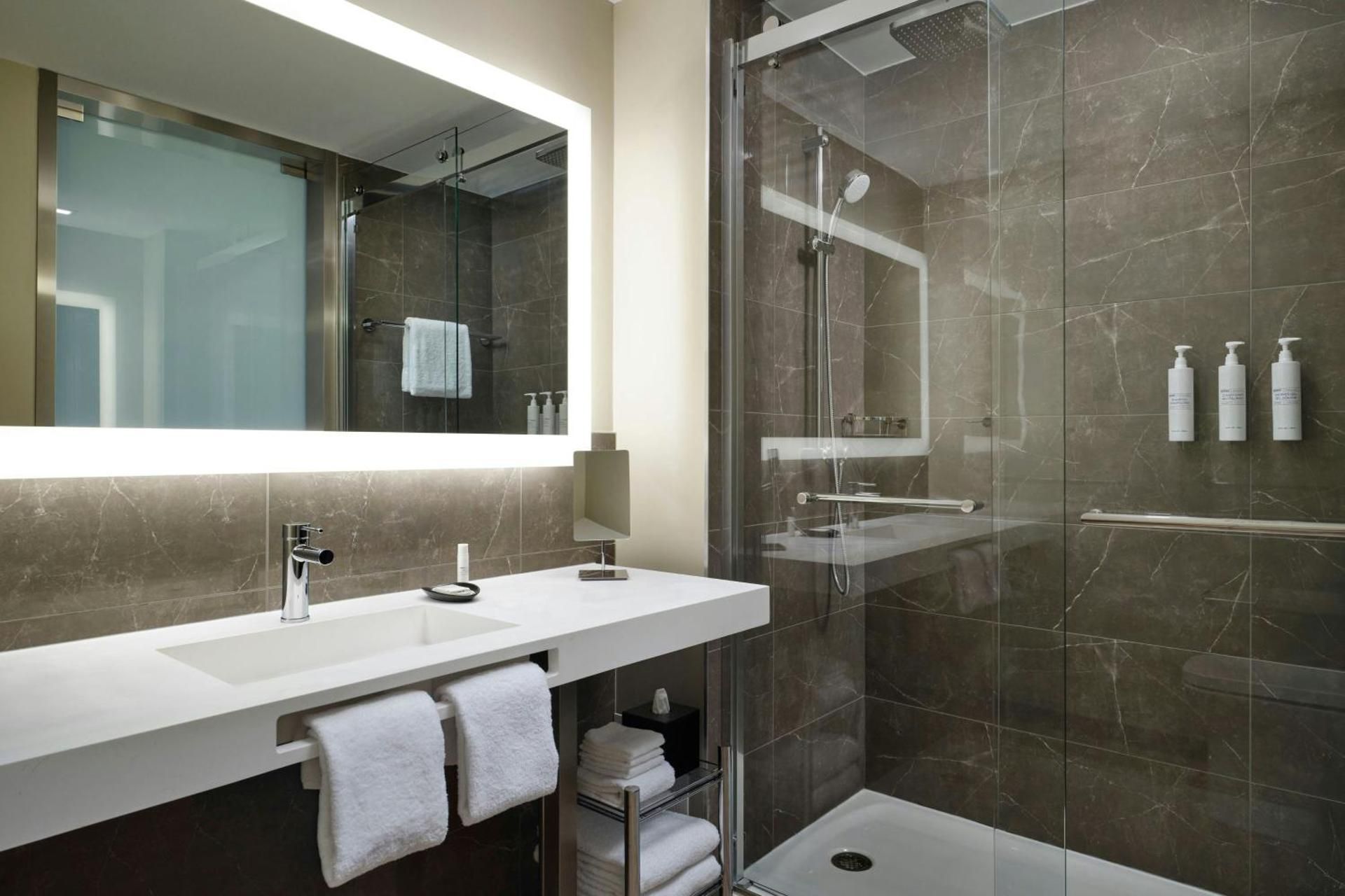 Standard King Room - Hearing Accessible