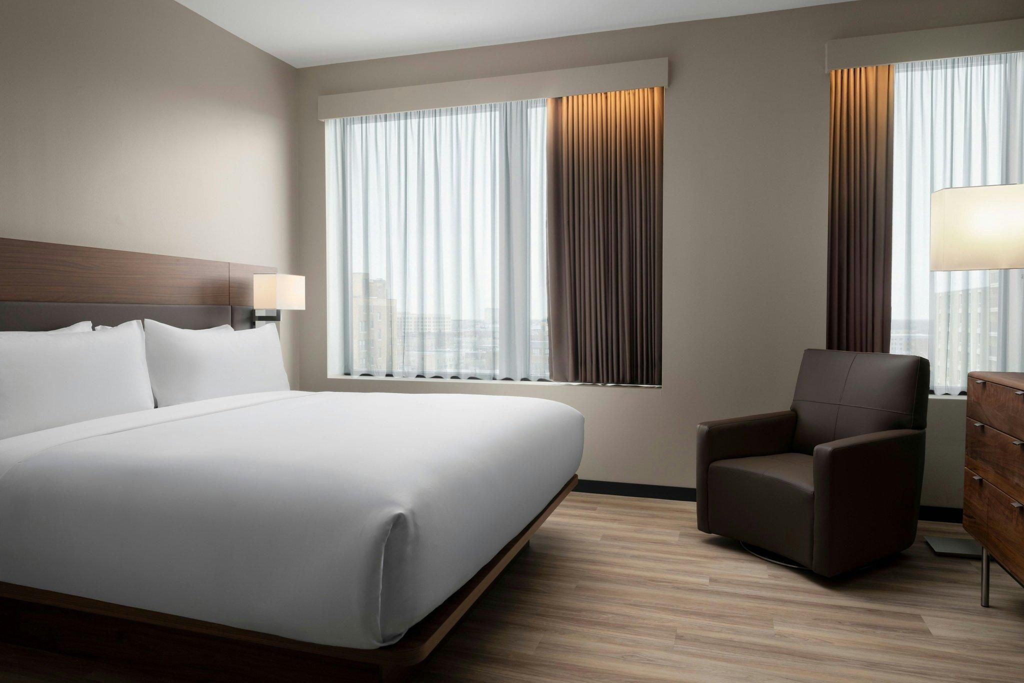 1 Bedroom Suite, 1 King, Sofa bed
