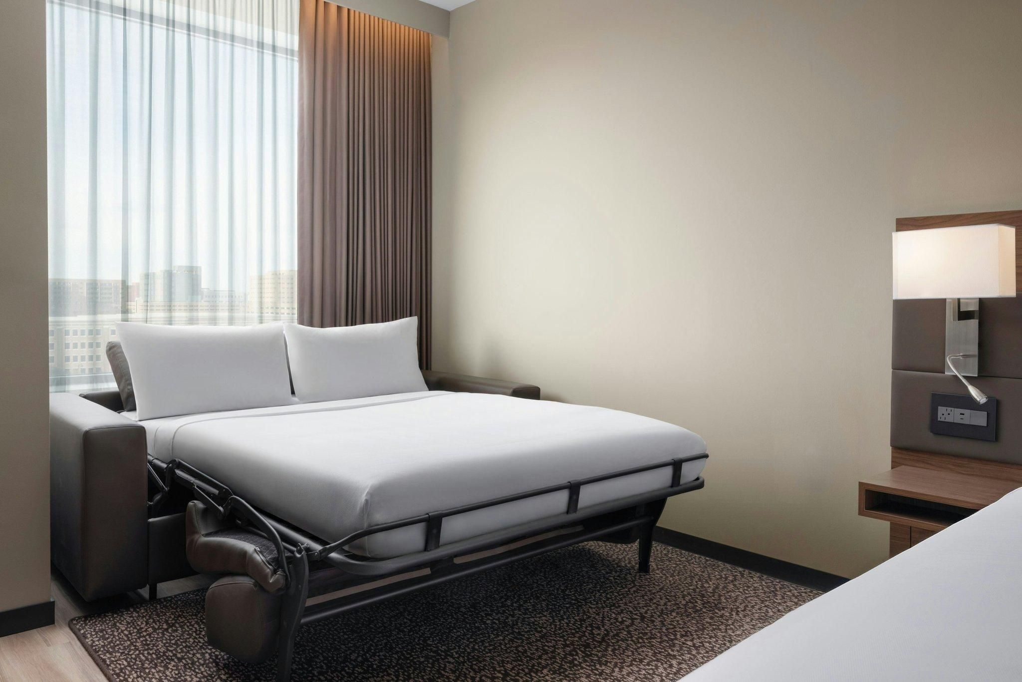 Deluxe, Guest room, 1 King, Sofa bed, City view