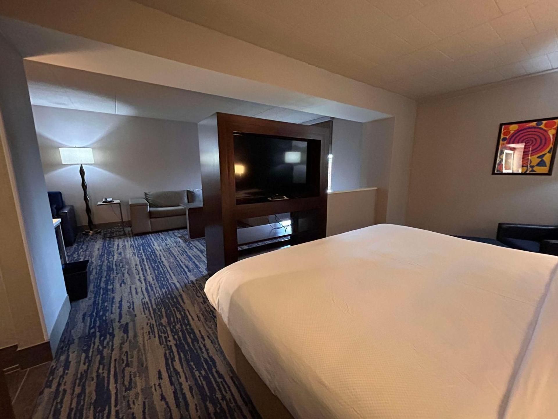 King Suite with Sofa Bed and Soaker Tub - Non-Smoking