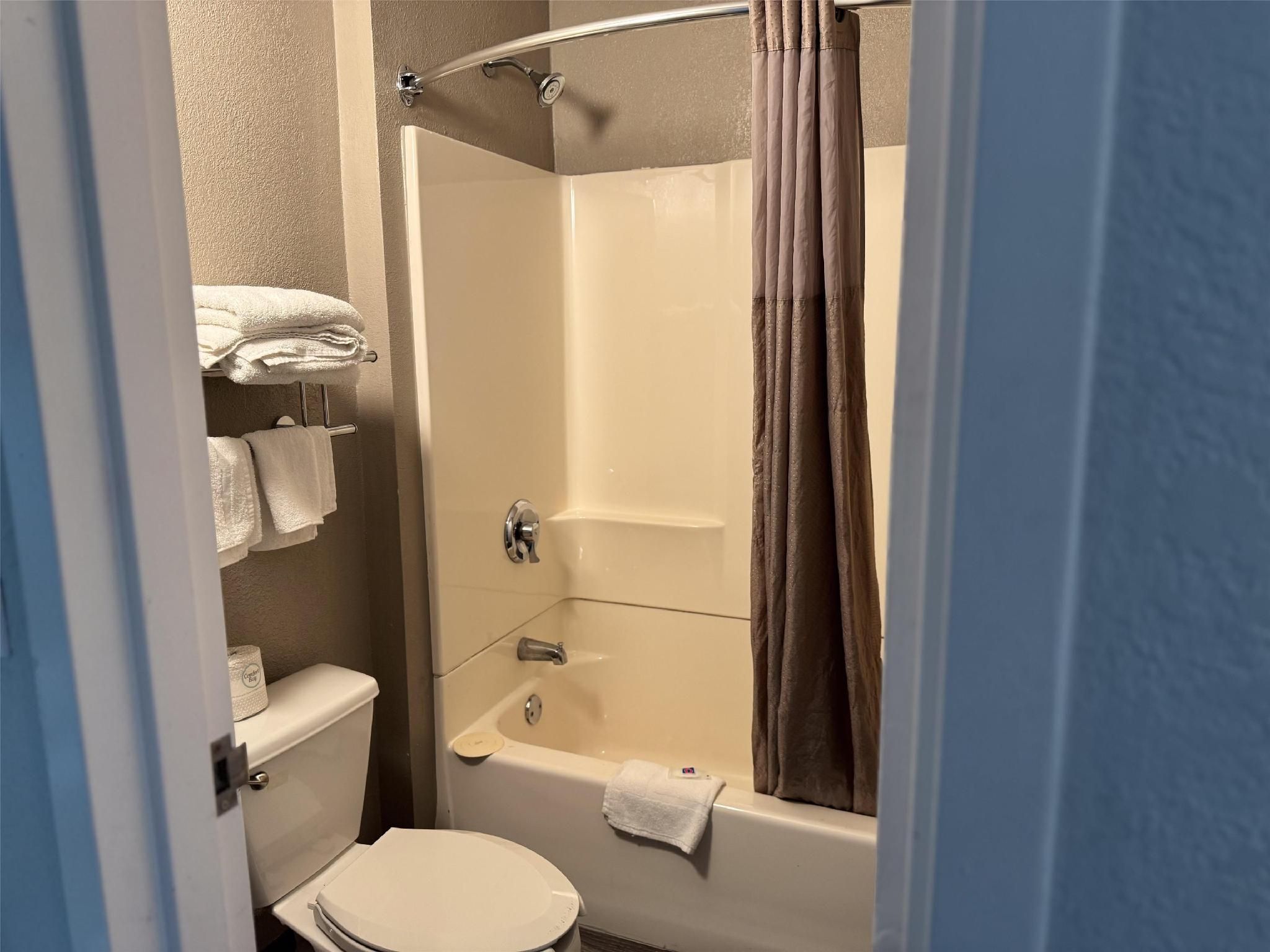 1 Queen Bed | Deluxe, Micfridge