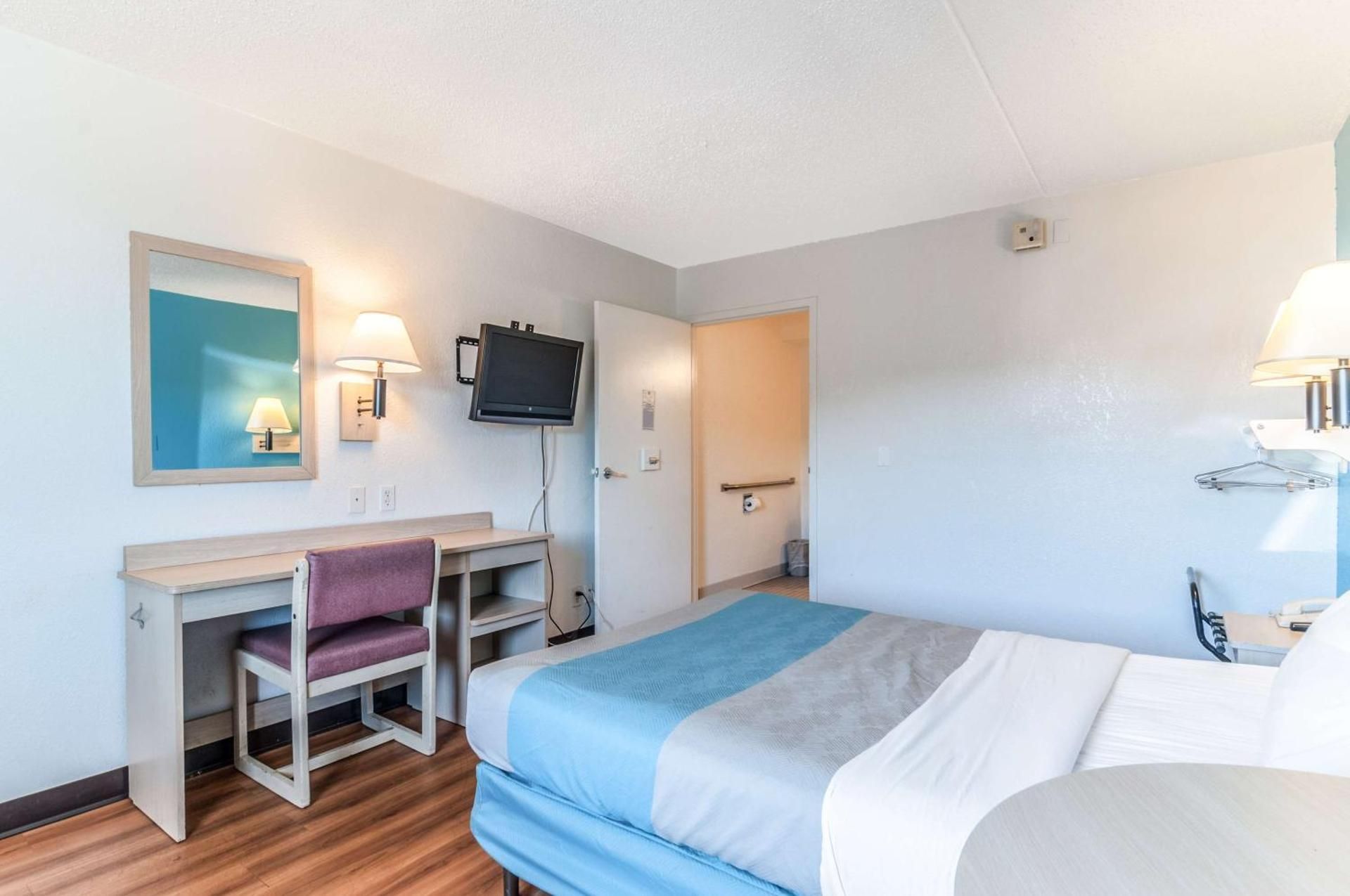 Double Room - Disability Access - Roll In Shower
