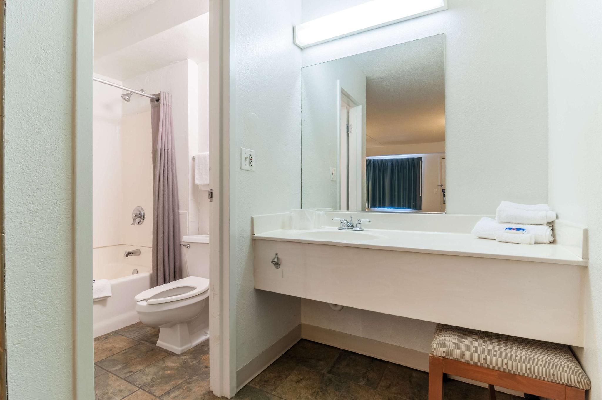 1 King Bed | Non-Smoking, Hot Tub