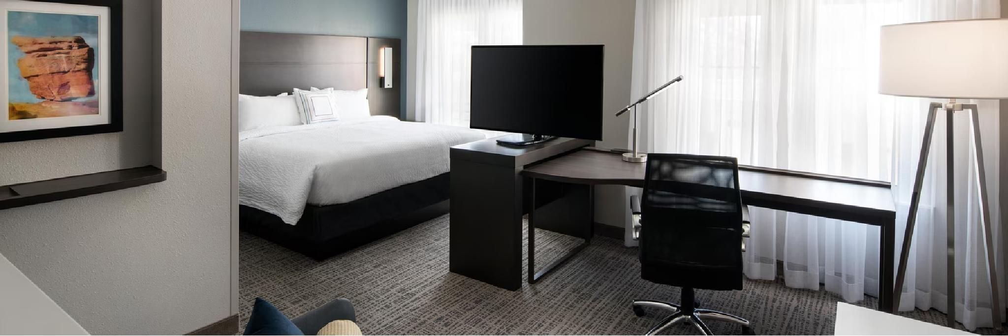 King Studio with Sofa Bed - Hearing Accessible